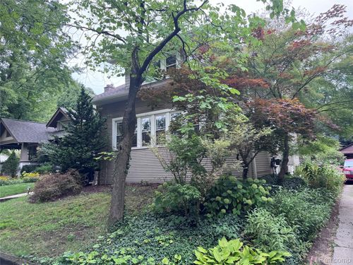 37 Devonshire Rd, Pleasant Ridge, MI, 48069-1210 | Card Image