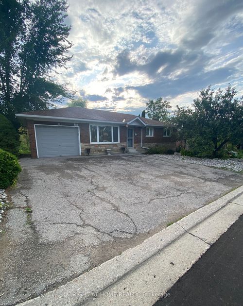 38 Main St N, Uxbridge, ON, L9P1J7 | Card Image