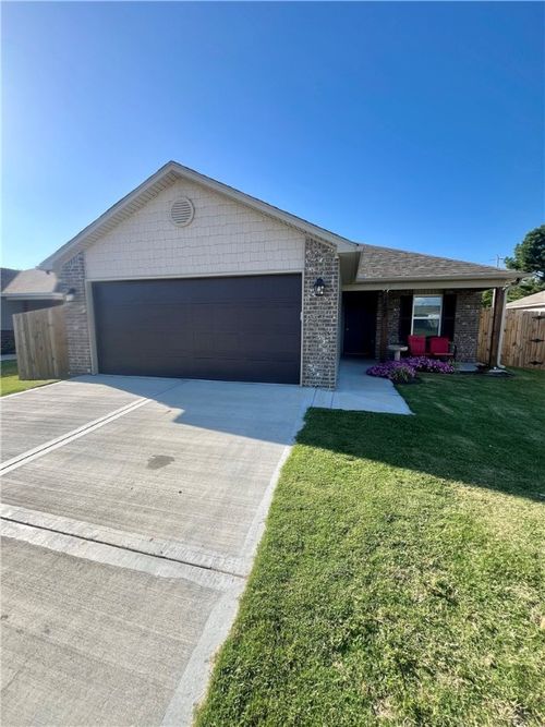 1807 E Annette Dr, Siloam Springs, AR, 72761-6055 | Card Image