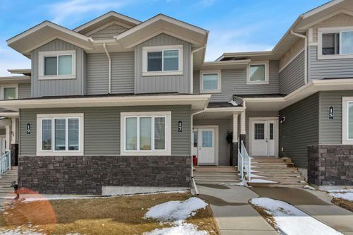 17 Crestview Boulevard, Sylvan Lake, AB, T4S0N4 | Card Image