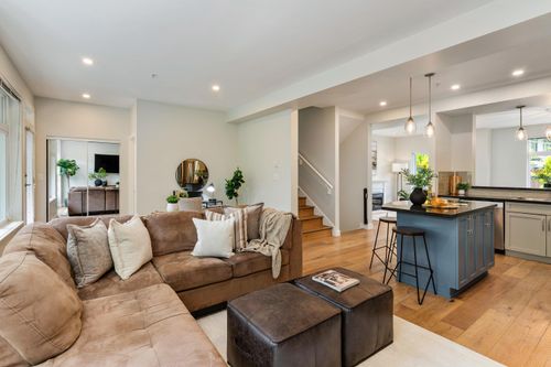 25-40632 Government Rd, Squamish, BC, V8B0M7 | Card Image