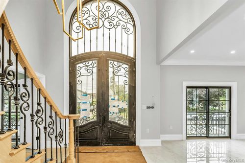 259 81st Ave, Glen Oaks, NY, 11004-1400 | Card Image