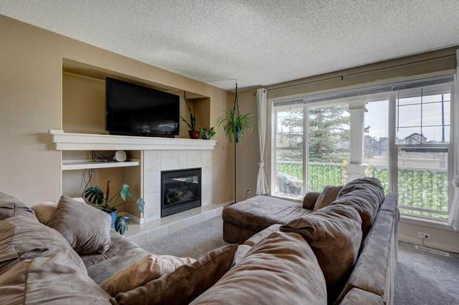 196 Silverado Plains Close Sw, Home with 3 bedrooms, 2 bathrooms and 4 parking in Calgary AB | Image 9
