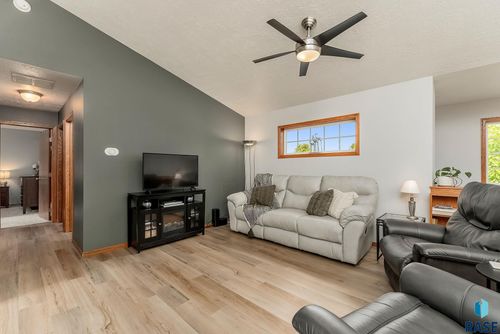 1405 N Conifer Pl, Sioux Falls, SD, 57107-0956 | Card Image