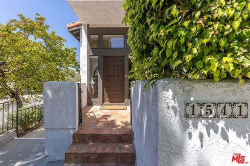 1541 Palisades Dr, Pacific Palisades, CA, 90272-2104 | Card Image