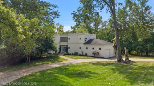 4845 Bryn Mawr Dr, Bloomfield Hills, MI, 48301-1003 | Card Image