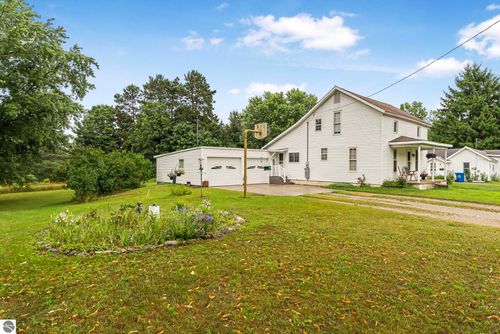 425 Whaley St, Cadillac, MI, 49601-2545 | Card Image