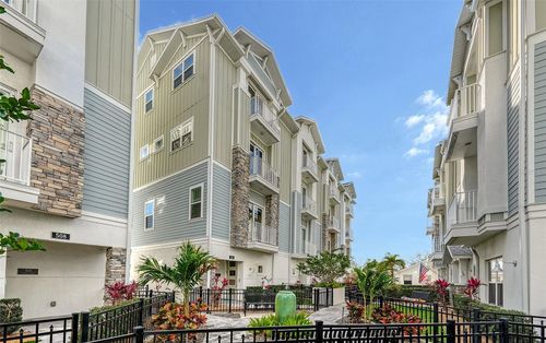 512 Laurel Park Dr, SARASOTA, FL, 34236-3202 | Card Image