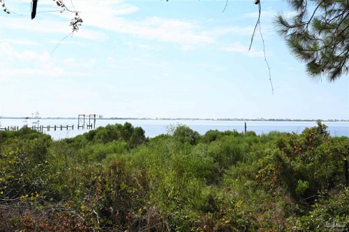 1726 Villa Vizcaya Dr, Navarre, FL, 32566-7351 | Card Image