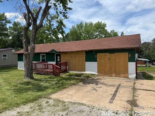 206 Mueller Dr, Cuba, MO, 65453-1938 | Card Image