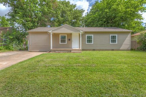107 W 7th St, Owasso, OK, 74055-2217 | Card Image