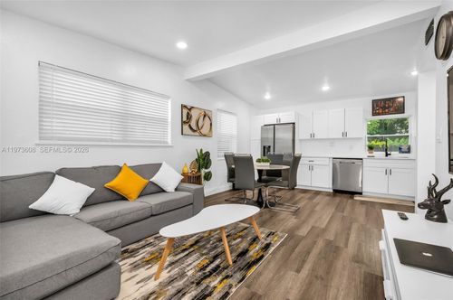 272 Nw 31st Ave, Fort Lauderdale, FL, 33311-8439 | Card Image