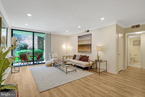 627-3109 Patrick Henry Dr, FALLS CHURCH, VA, 22044-2318 | Card Image