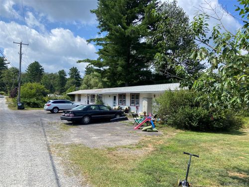15 Bailey Lake Rd, Kiamesha Lake, NY, 12751-5100 | Card Image
