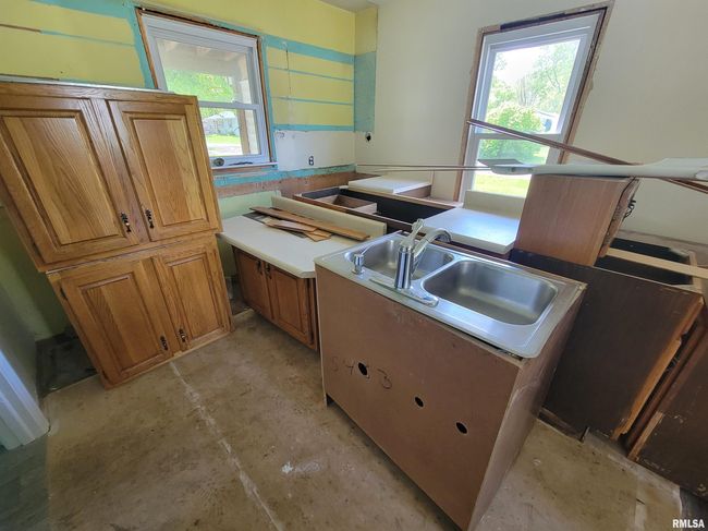 225 Hickory St, House other with 2 bedrooms, 1 bathrooms and null parking in Flora IL | Image 16