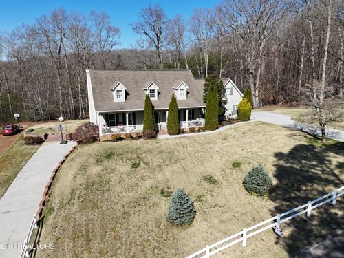 511 Emerald Ave, Kodak, TN, 37764-1662 | Card Image