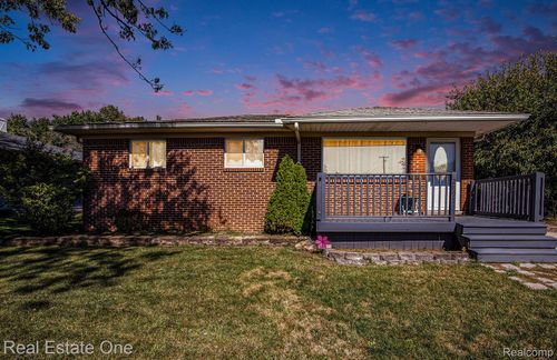 2895 Golfers Dr, Highland, MI, 48356-1927 | Card Image