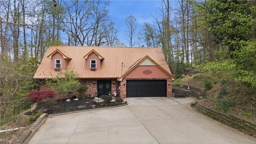 8 Poplar Dr, Vienna, WV, 26105-3316 | Card Image