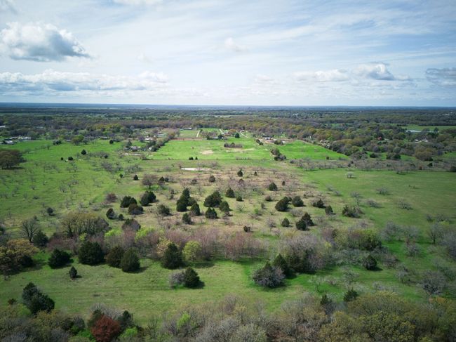 From this aerial view, we don't know where the property ends. | Image 35