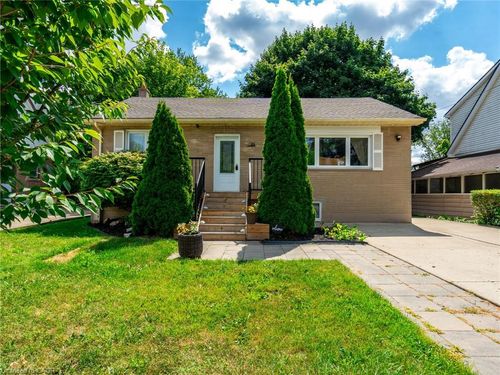 2-111 W 32nd St, Hamilton, ON, L9C5G8 | Card Image