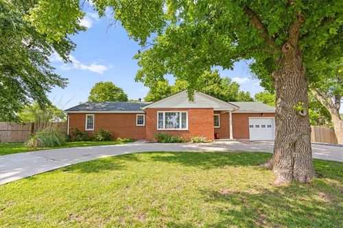 900 Thornton St, Leavenworth, KS, 66048-4311 | Card Image
