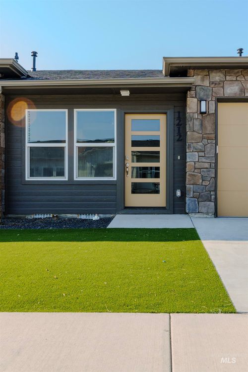 1212 Phillips Cir, Ontario, OR, 97914-3905 | Card Image