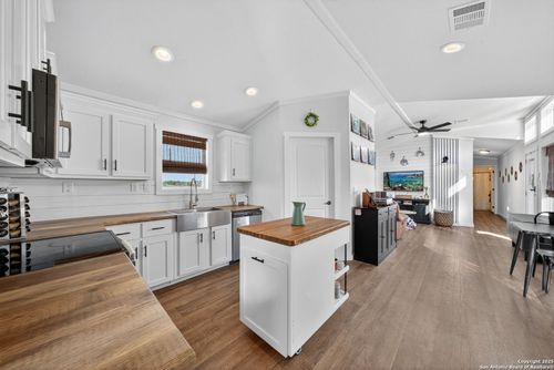 149 Private Road 4777, Castroville, TX, 78009-2832 | Card Image