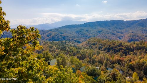 4121 Sherwood Heights Way, Pigeon Forge, TN, 37863 | Card Image