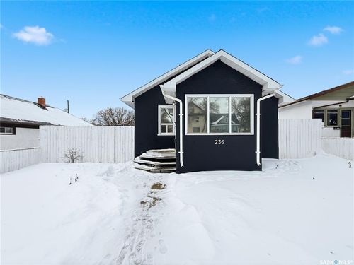 236 7th Ave Nw, Swift Current, SK, S9H0Y8 | Card Image