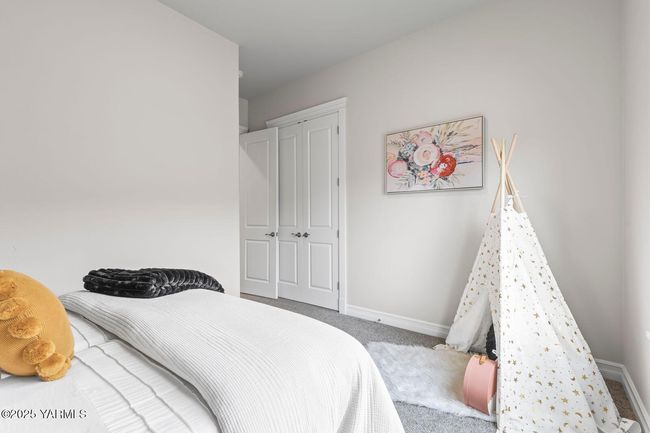 Guest Bedroom 1 | Image 24