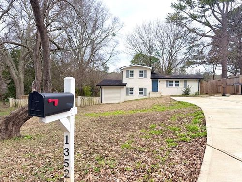 1352 N Hicks Circle Nw, Conyers, GA, 30012 | Card Image