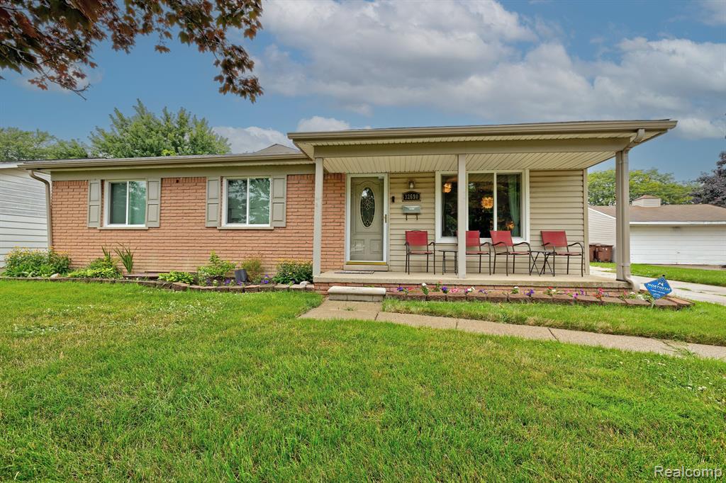 Forest St, Wayne, MI 48184