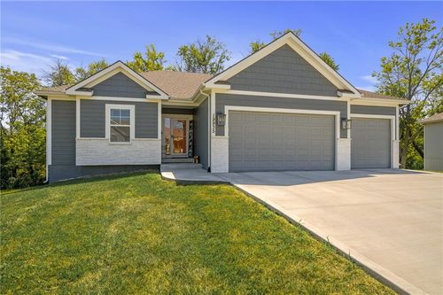 19935 W 221st St, Spring Hill, KS, 66083-4088 | Card Image