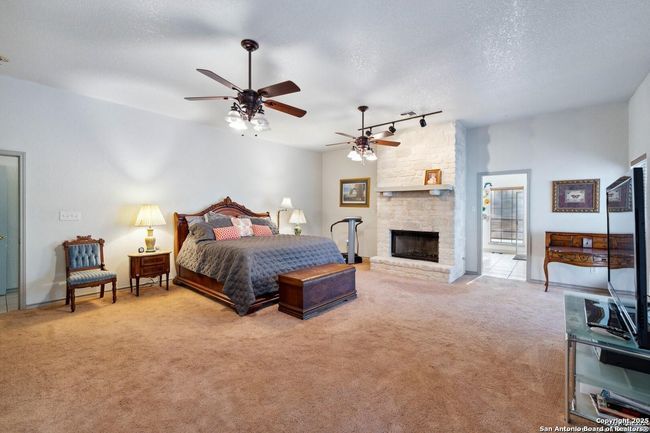 6170 County Road 332, Home with 4 bedrooms, 4 bathrooms and null parking in Jourdanton TX | Image 11