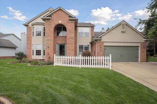 1894 Twin Sun Cir, Walled Lake, MI, 48390-4403 | Card Image