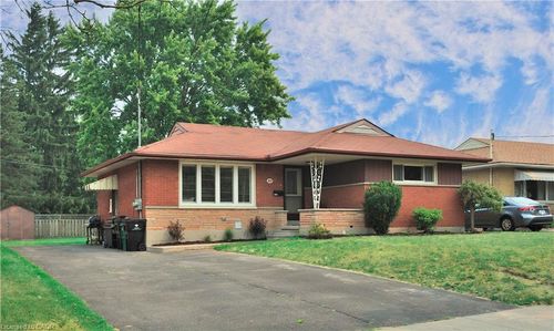 212 Doon Rd, Kitchener, ON, N2G3E2 | Card Image