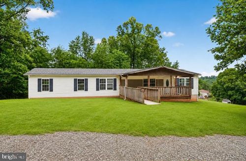 1382 Walnut Shell Dr, Vinton, VA, 24179-6330 | Card Image
