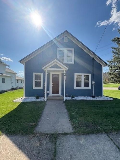 123 N Cedar St, Mabel, MN, 55954-1503 | Card Image