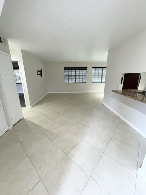 203-8886 Sw 3rd St, Pembroke Pines, FL, 33025-1493 | Card Image