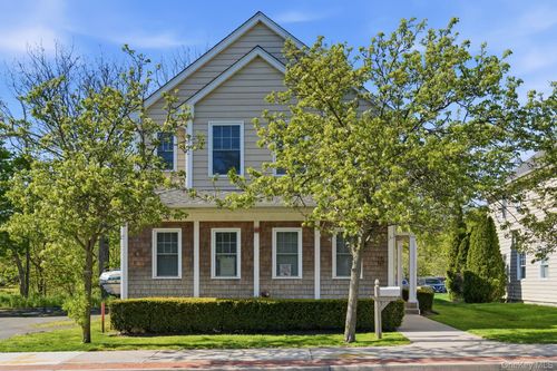 569 Middle Rd, Bayport, NY, 11705-1916 | Card Image