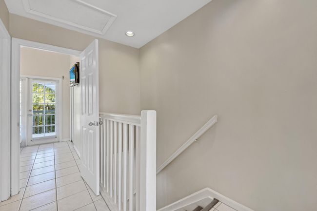 Upstairs hallway | Image 36
