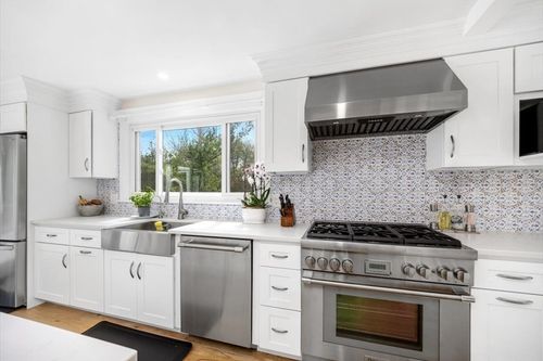 4 Cushing St, Hingham, MA, 02043-3626 | Card Image