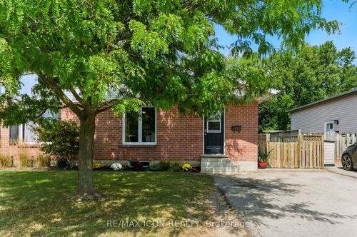 16 Ivy Cres, Paris, ON, N3L4A9 | Card Image