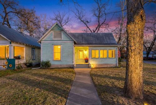 200 Gresham St, Smithville, TX, 78957-1836 | Card Image