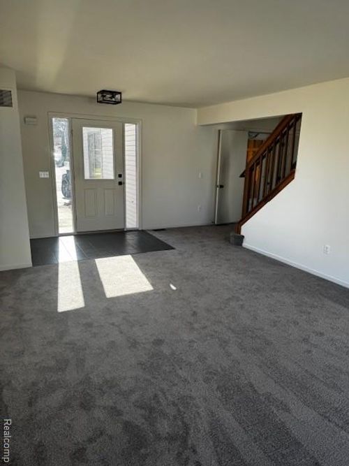 210 Rosebud St, Walled Lake, MI, 48390-3451 | Card Image