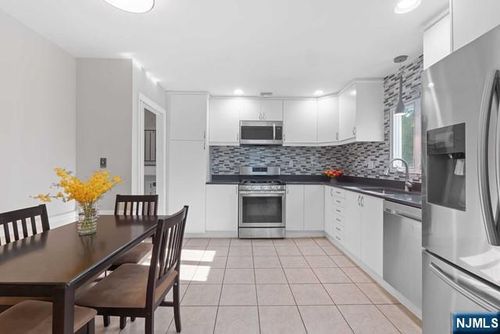 38 Berwyn Pl, Fair Lawn, NJ, 07410-3605 | Card Image