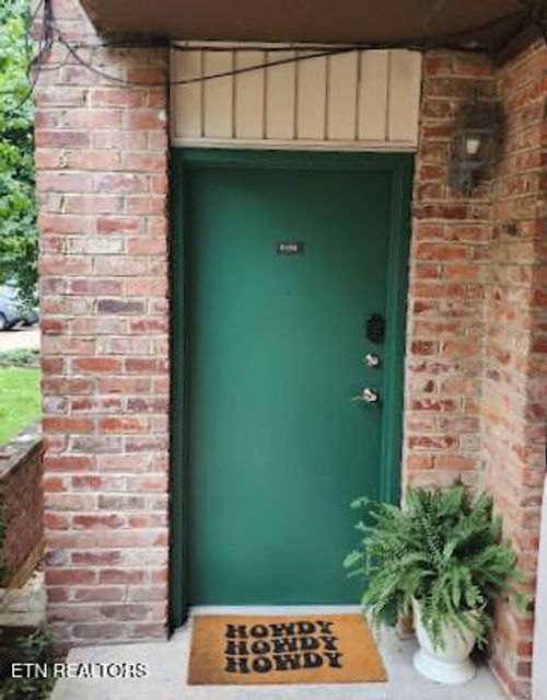 b108-2718 Painter Ave, Knoxville, TN, 37919-4649 | Card Image