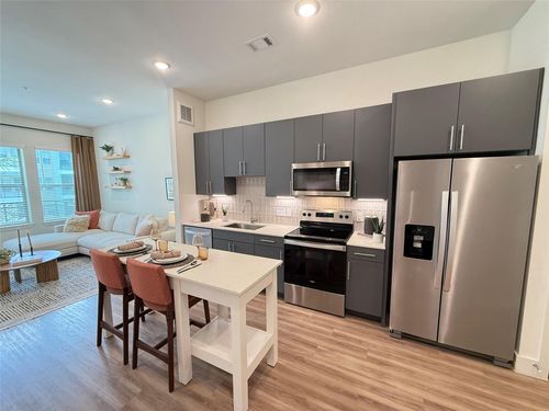 apt-112-641 W Crosstimbers St, Houston, TX, 77018-5567 | Card Image