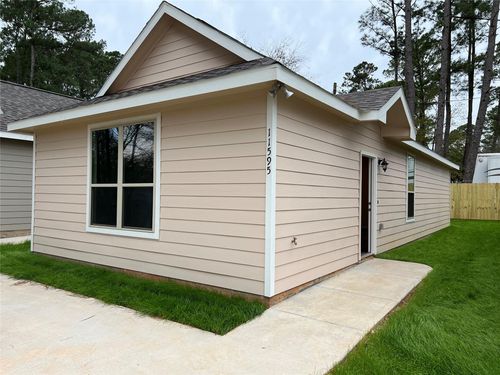 11595 Persimmon St, Willis, TX, 77318-7294 | Card Image