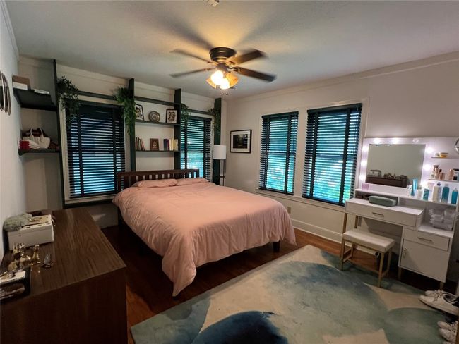 Front facing secondary bedroom | Image 11